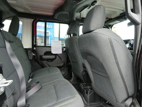 Used 2024 Jeep Wrangler Unlimited Sport AWD/4WD image 16