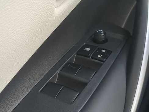 Certified 2024 Toyota Corolla SE image 21