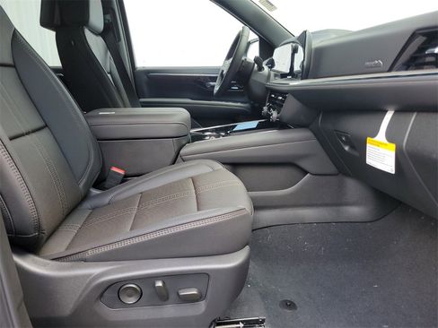 New 2025 Chevrolet Suburban High Country image 11