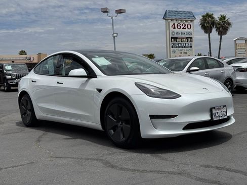 Used 2023 Tesla Model 3 Standard Range RWD image 5