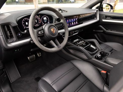 Certified 2026 Porsche Cayenne S AWD/4WD image 3