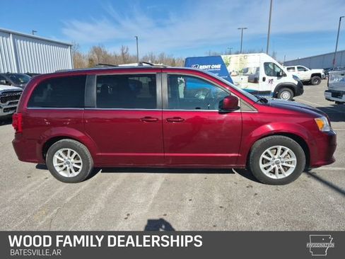 Used 2019 Dodge Grand Caravan SXT w/ Driver Convenience Group image 4