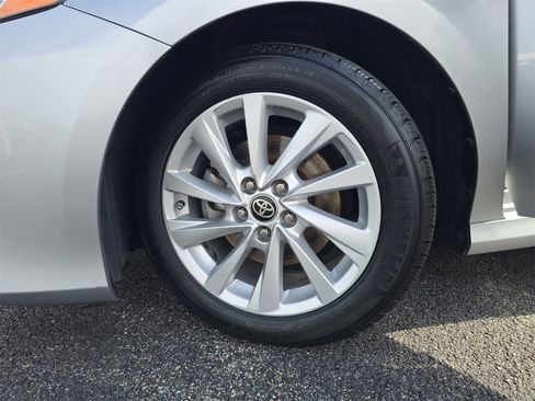 Used 2021 Toyota Camry LE image 26