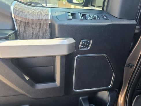 Used 2017 Ford F250 Lariat w/ Lariat Ultimate Package AWD/4WD image 30