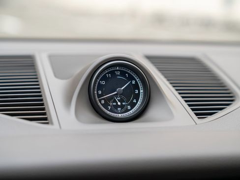 Certified 2026 Porsche Macan image 16