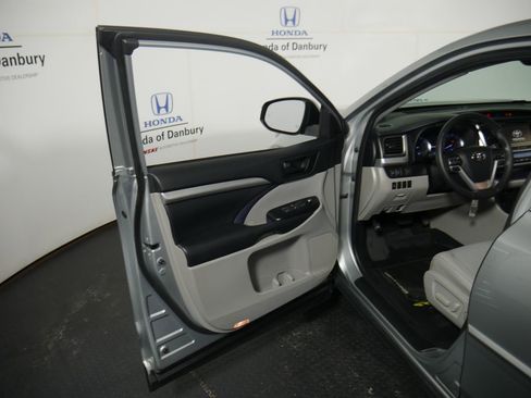 Used 2019 Toyota Highlander Plus w/ Protection Package #3 image 10