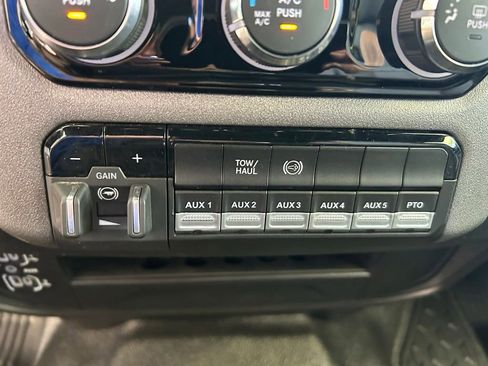 Used 2026 RAM 3500 Tradesman w/ Chrome Appearance Group RWD image 39