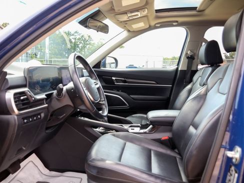 Used 2025 Kia Telluride S FWD image 7