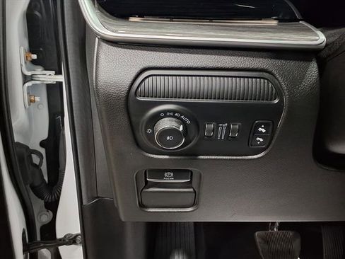 Used 2022 Jeep Wagoneer Series III w/ Premium Group I image 18