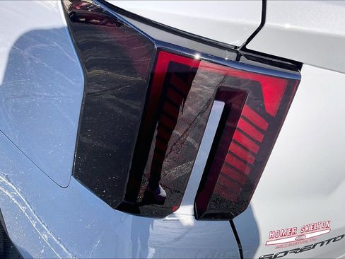 Used 2025 Kia Sorento SX image 25