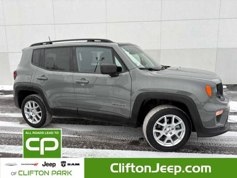 Used 2022 Jeep Renegade Latitude image 1