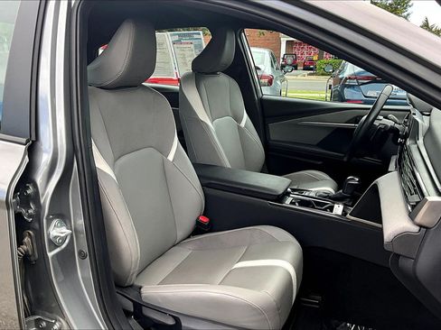 Used 2025 Toyota Camry SE FWD image 7