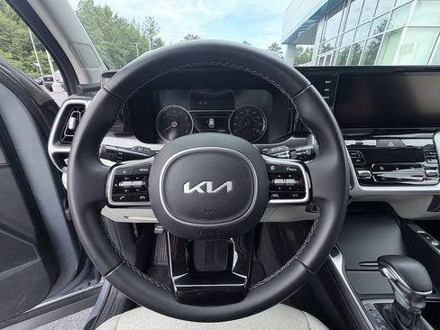 Used 2022 Kia Sorento S FWD image 13