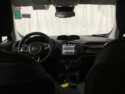 Used 2023 Jeep Renegade Latitude AWD/4WD image 30