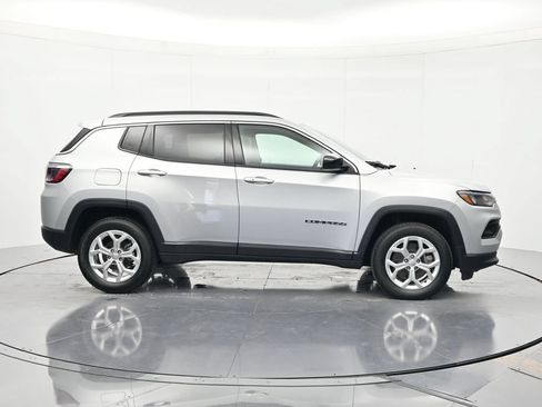 Used 2024 Jeep Compass Latitude AWD/4WD image 4