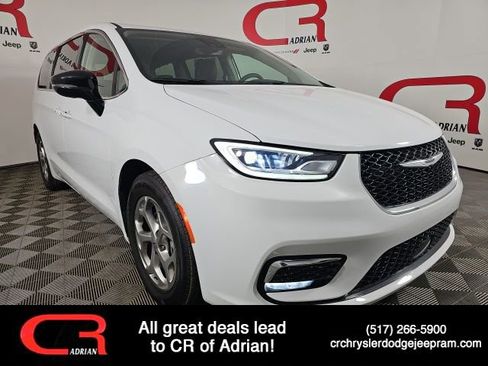 Certified 2024 Chrysler Pacifica Limited image 1