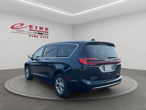 Used 2024 Chrysler Pacifica Limited AWD/4WD image 7