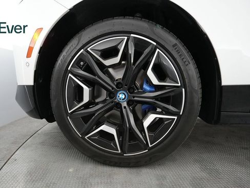 Used 2023 BMW iX xDrive50 w/ Sport Package AWD/4WD image 19