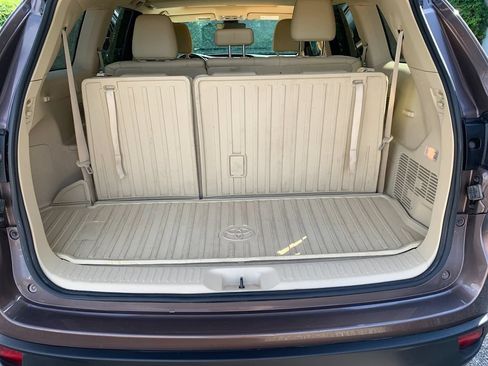 Used 2017 Toyota Highlander XLE AWD/4WD image 19