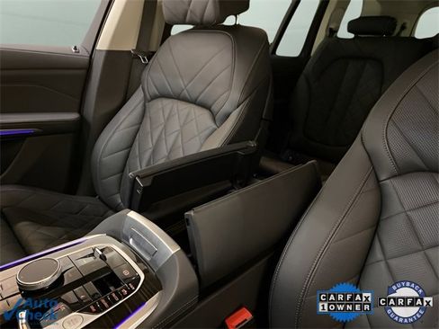 Used 2024 BMW X7 xDrive40i w/ Premium Package image 52