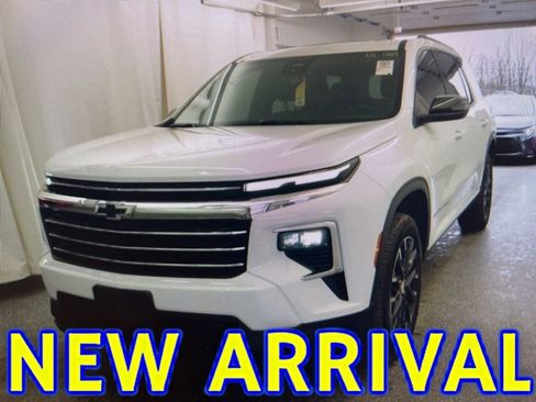 Used 2026 Chevrolet Traverse LT w/ Sun and Wheel Package image 1