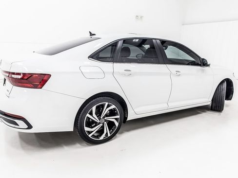 Used 2025 Volkswagen Jetta SEL FWD image 9