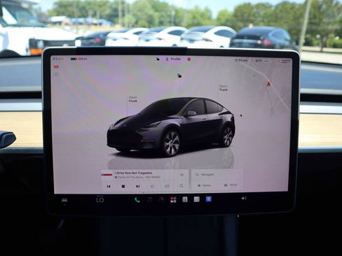 Used 2022 Tesla Model Y Long Range AWD/4WD image 19