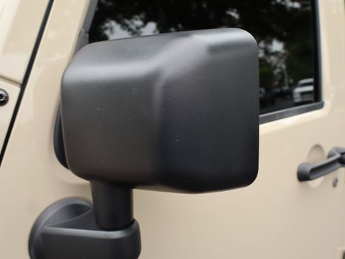 Used 2016 Jeep Wrangler Unlimited Sahara w/ Dual Top Group AWD/4WD image 20