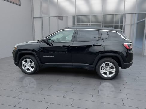 Used 2023 Jeep Compass Latitude w/ Convenience Group AWD/4WD image 5