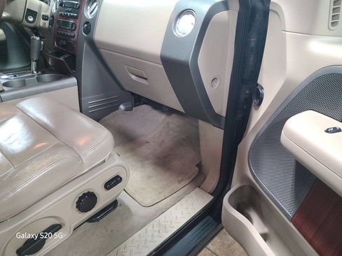 Used 2005 Ford F150 Lariat image 16