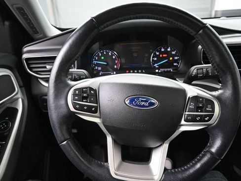 Used 2022 Ford Explorer XLT w/ Equipment Group 202A AWD/4WD image 8
