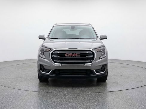 Used 2024 GMC Terrain SLE image 2