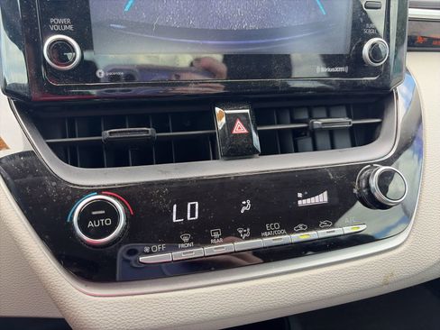 Used 2022 Toyota Corolla LE image 17