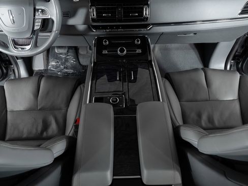 Used 2021 Lincoln Navigator L Reserve image 38