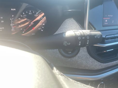 Used 2025 Jeep Compass Latitude image 20