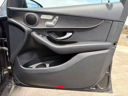 Used 2020 Mercedes-Benz GLC 300 4MATIC image 25
