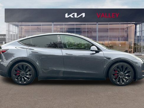 Used 2023 Tesla Model Y Performance image 3