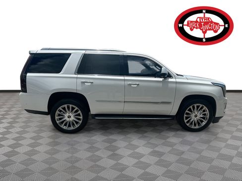 Used 2019 Cadillac Escalade Luxury RWD image 8