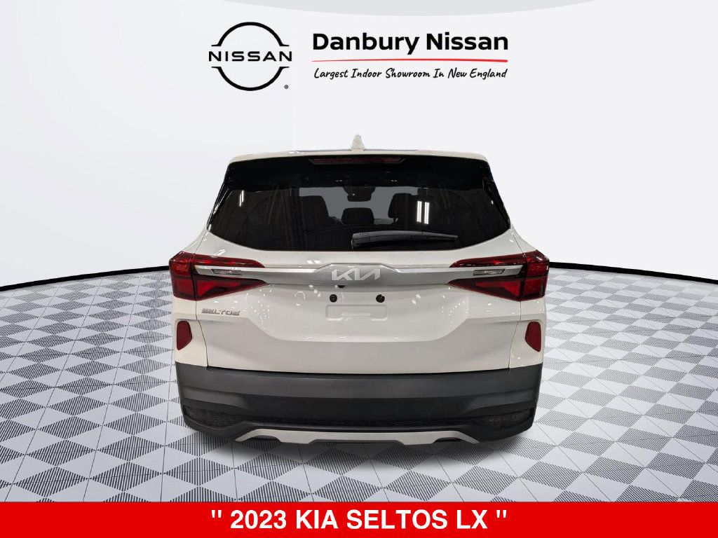 Used 2023 Kia Seltos LX AWD/4WD image 4