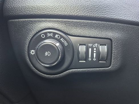 Used 2019 Jeep Compass Latitude w/ Popular Equipment Group image 25