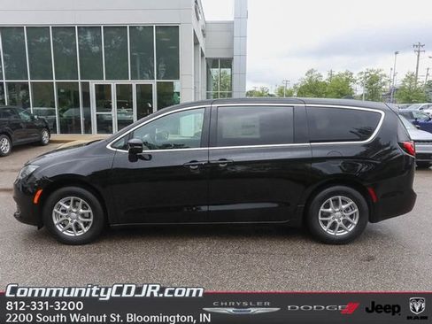 New 2025 Chrysler Voyager LX FWD image 4
