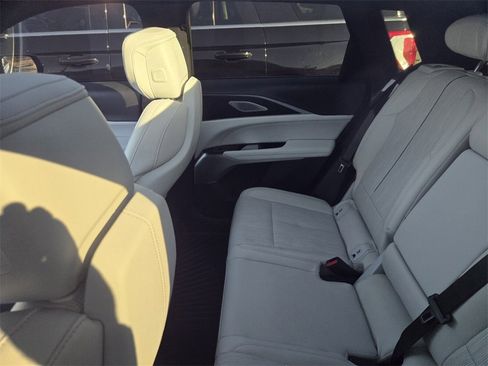 Used 2025 Cadillac Lyriq Sport image 7