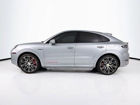 Used 2024 Porsche Cayenne Turbo AWD/4WD image 2