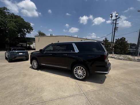 Used 2023 Cadillac Escalade ESV Premium Luxury AWD/4WD image 2