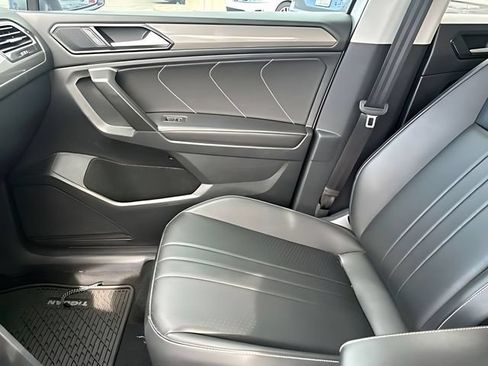 Used 2024 Volkswagen Tiguan SE AWD/4WD image 38