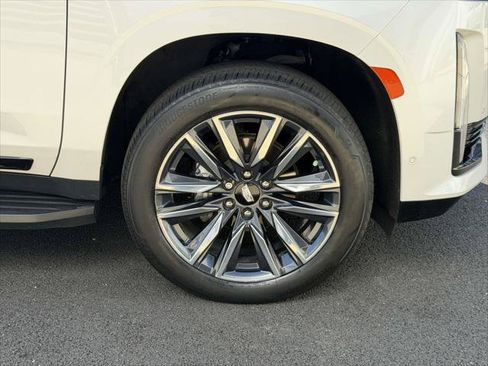 Used 2023 Cadillac Escalade ESV Sport w/ LPO, Illumination Package AWD/4WD image 8