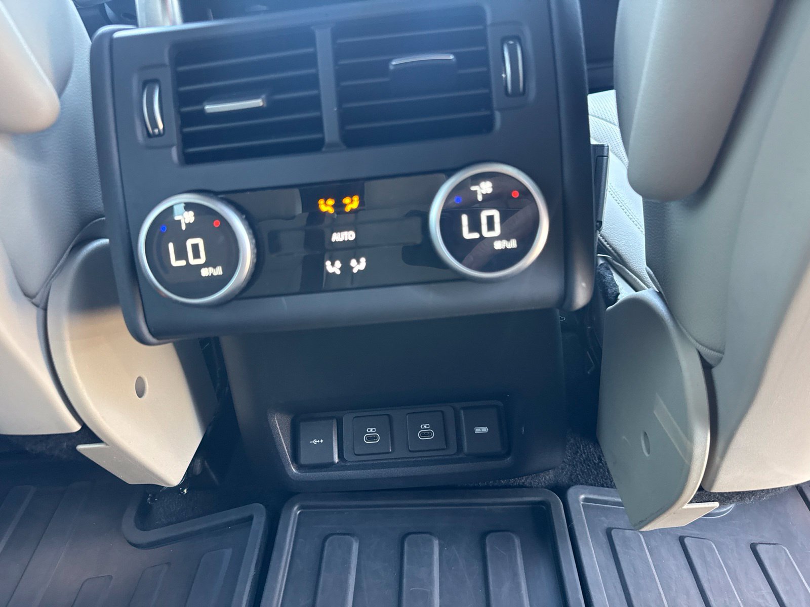 Used 2022 Land Rover Discovery S AWD/4WD image 19