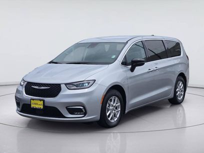 Used 2024 Chrysler Pacifica Touring-L