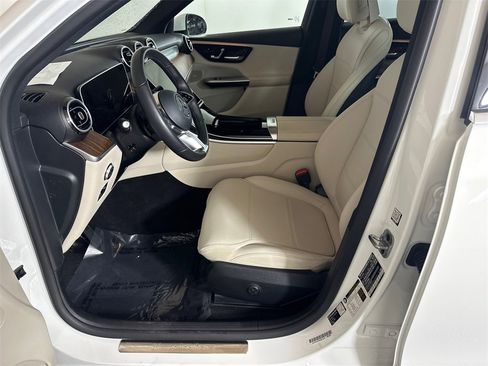 Certified 2026 Mercedes-Benz GLC 300 4MATIC image 9