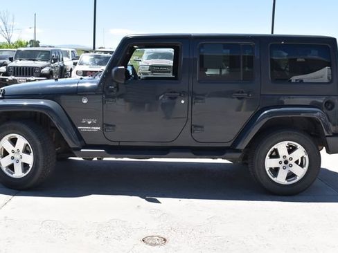 Used 2018 Jeep Wrangler Unlimited Sahara w/ Connectivity Group AWD/4WD image 9